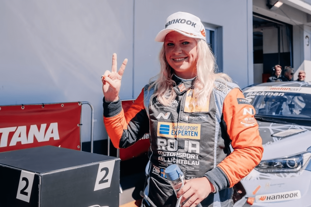 Dubbla pallplatser för Jessica Bäckman på Nürburgring i Tyskland