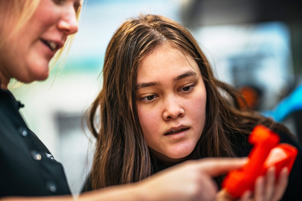 MTR Tech låter unga tjejer testa på livet som ingenjör