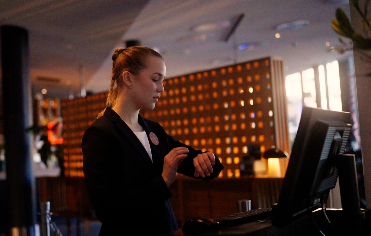 Turnpike och Samsung digitaliserar hotellpersonal för personligare möten och optimerad drift
