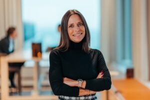 EY fortsätter investera i både AI och framtidens arbetskraft EY fortsätter investera i både AI och framtidens arbetskraft