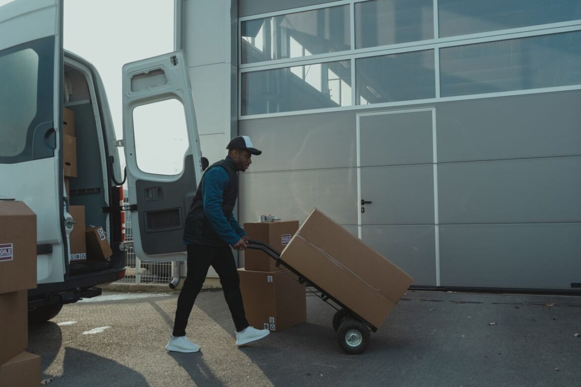 Logistikbranschen rekryterar – kompetenserna som efterfrågas 2026